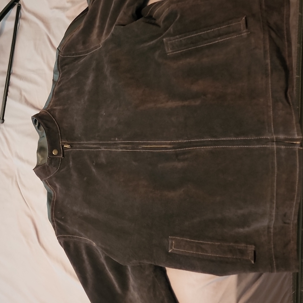 A leather jacket, size is XXL, bit fits me, I am a XL.